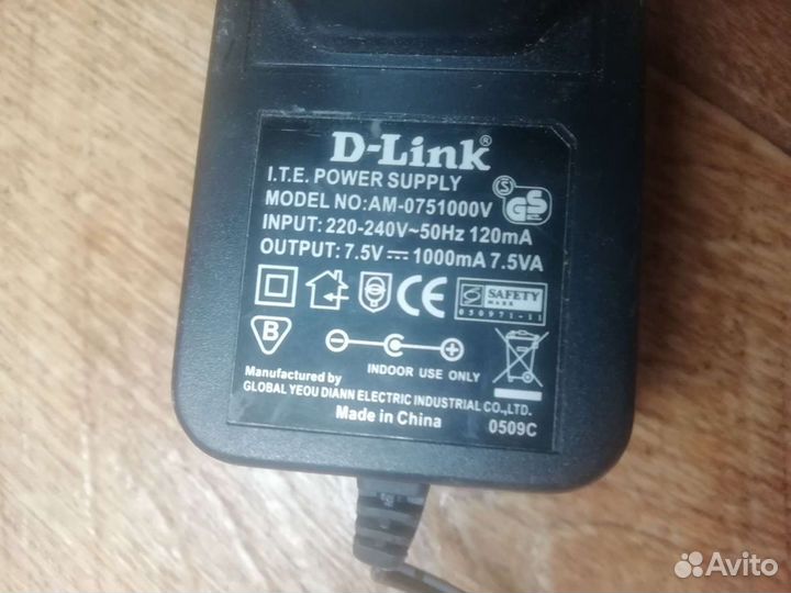Switch d-link des-1005d