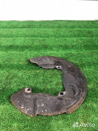 Тормозной щиток левый Ford Mustang 6 S550 рест