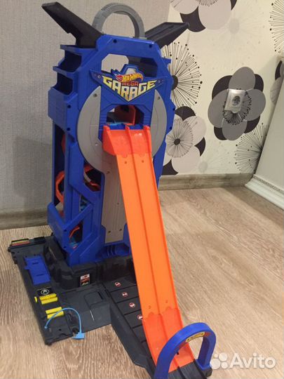 Трек, гараж, парковка хотвилс