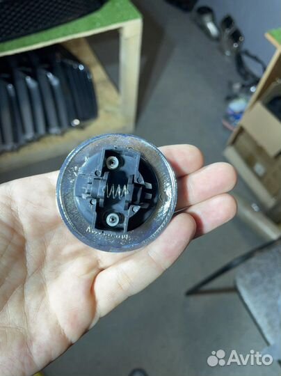 Заглушка капота Mercedes W204 W212