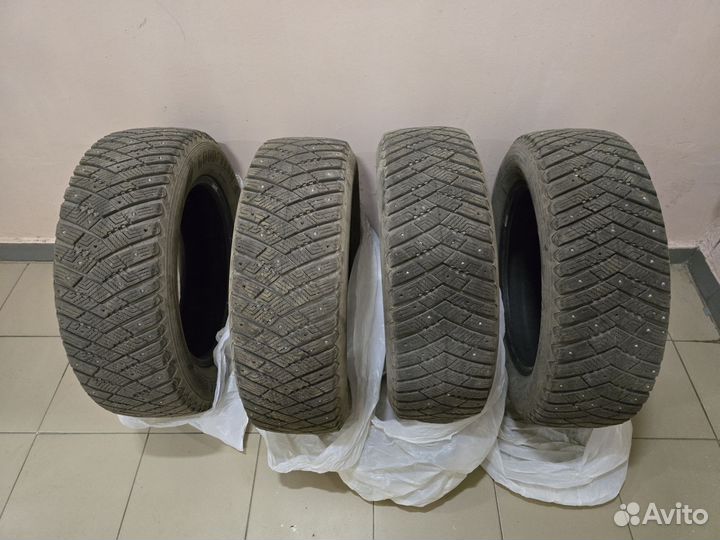 Goodyear UltraGrip Ice Arctic SUV 215/65 R17 99T