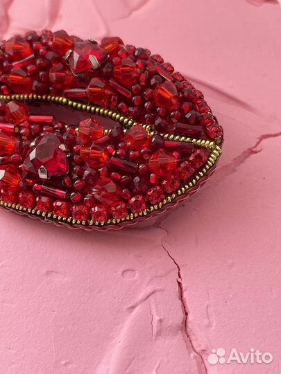 Брошь из бисера