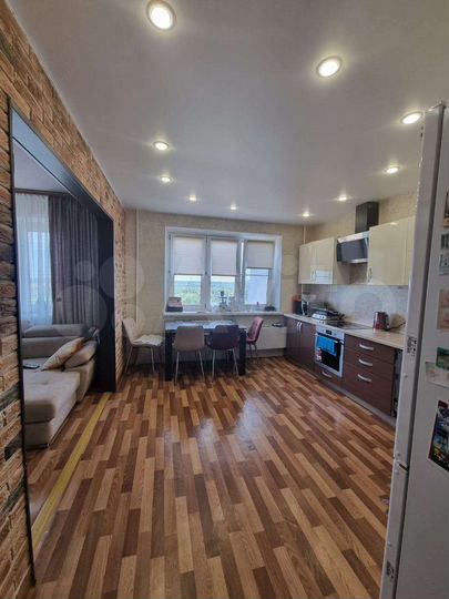 3-к. квартира, 81 м², 14/17 эт.