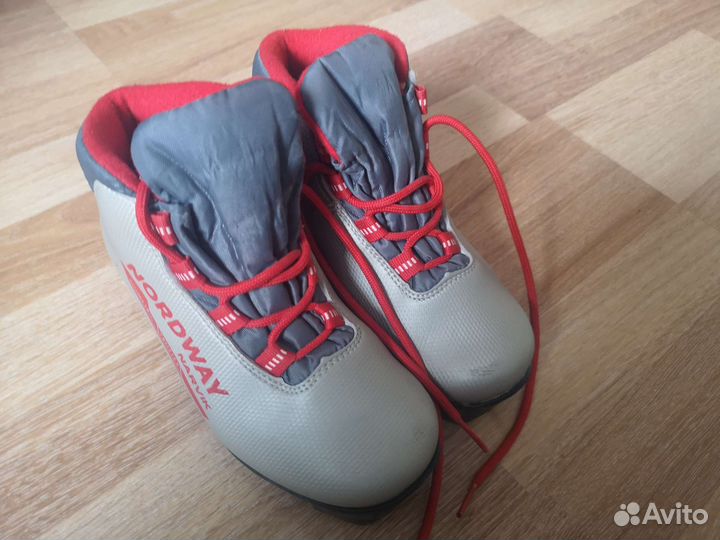 Лыжные ботинки р 32 Norway