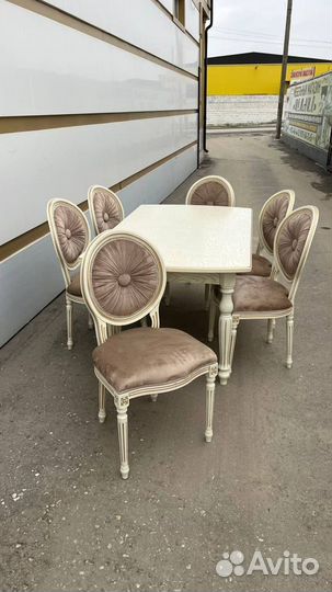 Новые стол и стулья