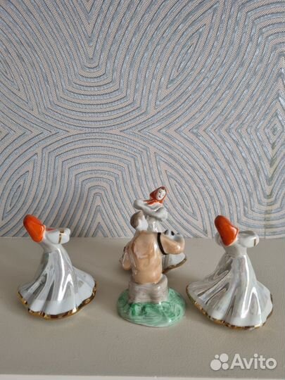 Фарфоровые статуэтки из композиции 