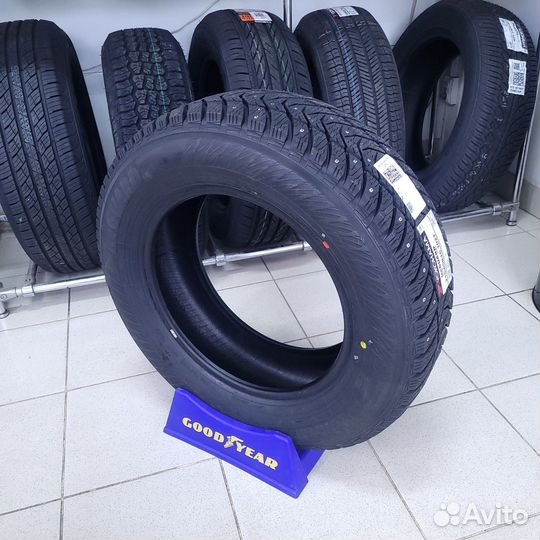 Yokohama IceGuard Stud IG65 215/65 R16 102T