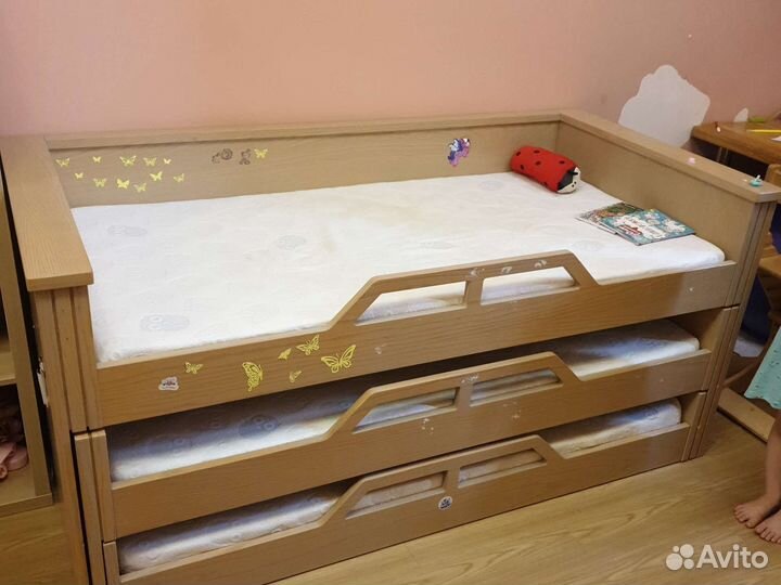 Трехъярусная кровать детская для трех детей