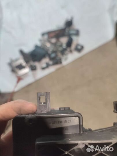 Замок лючка бензабака Мерседес мл 164