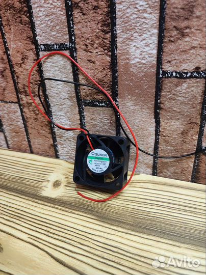 Вентилятор Кулер Sunon Новый DC 5V 40x40x20