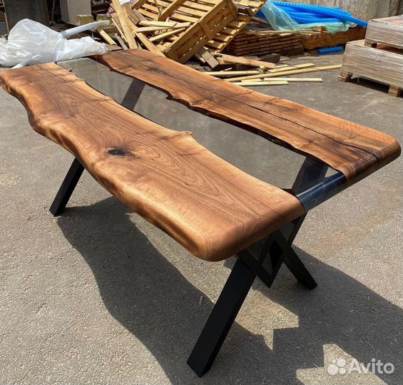 Стол из слэба и смолы / Стол из массива