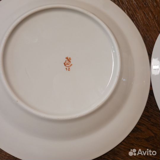 Тарелки Красный фарфорист