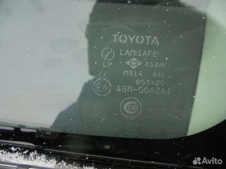 Лобовое стекло Toyota Corolla Fielder NZE121