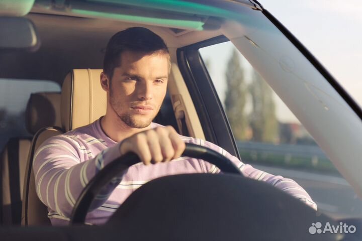 Водитель на личном автомобиле