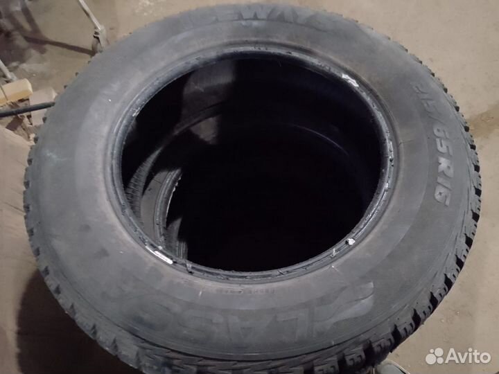 Lassa Iceways 215/65 R16