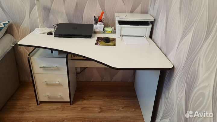 Компьютерный/письменный стол
