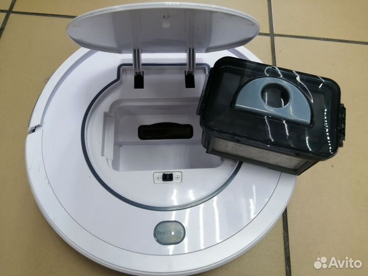 Пылесос-робот Redmond RV-R270