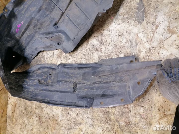 Подкрылок передний правый Mitsubishi Outlander XL