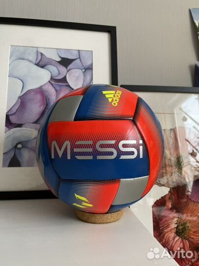 Мяч с автографом Месси