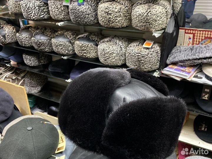 Каракулевые шапки из разных сортов каракули