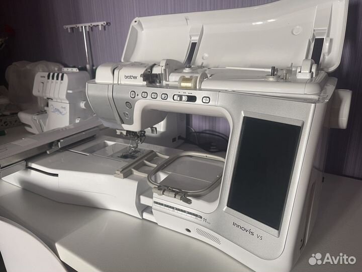 Швейно вышивальная машинка brother v5
