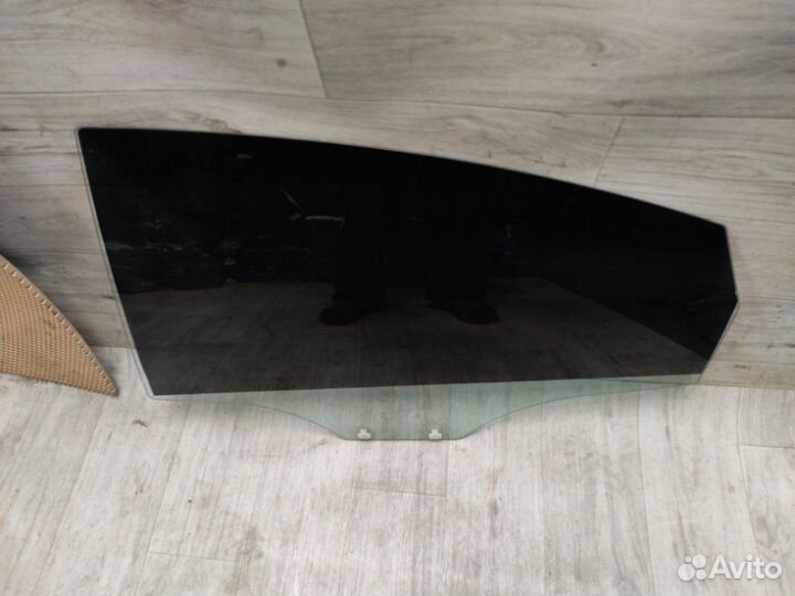 Стекло двери заднее левое Hyundai Solaris седан