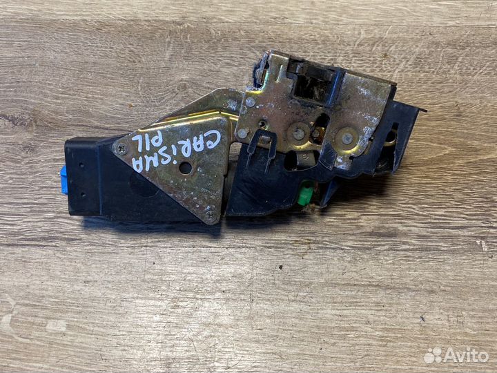 Mitsubishi carisma замок передней левой двери