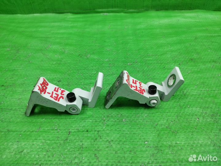 Петли правой двери вверх+низ VW Jetta 2011-2018