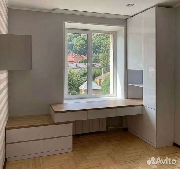 Подростковая Рабочая зона у окна