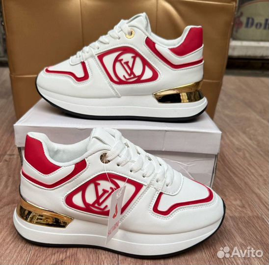 Кроссовки женские