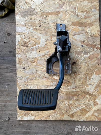 Kia Ceed 2 JD педаль тормоза АКПП