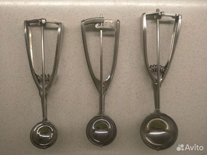 Ложка для мороженого с выталкивателем