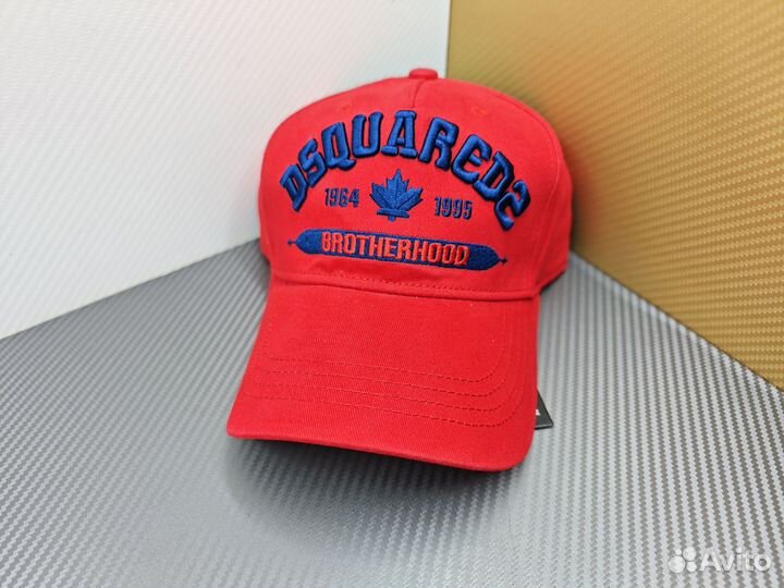 Бейсболка Dsquared 2 красная с синим лого