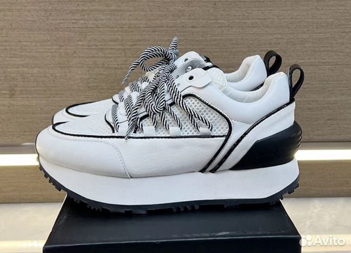 Кроссовки на поатформе