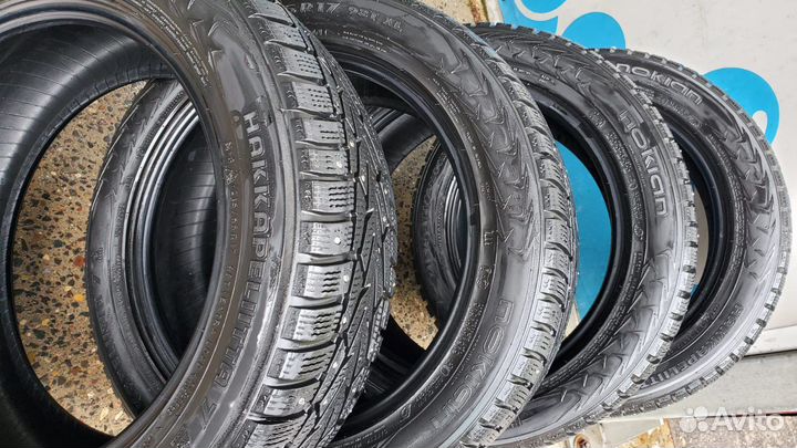 Nokian Tyres Hakkapeliitta 7 215/55 R17 98T