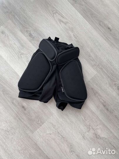 Защитные шорты для сноуборда