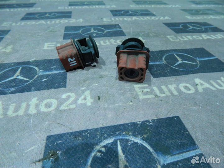 Крепление радиатора A2115040312 Mercedes-Benz E-Cl