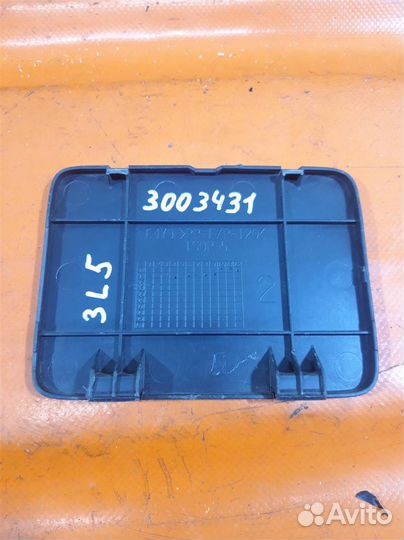 Заглушка обшивки двери багажника Toyota Corolla E