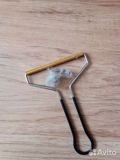 Скребок для чистки ковров от шерсти животных