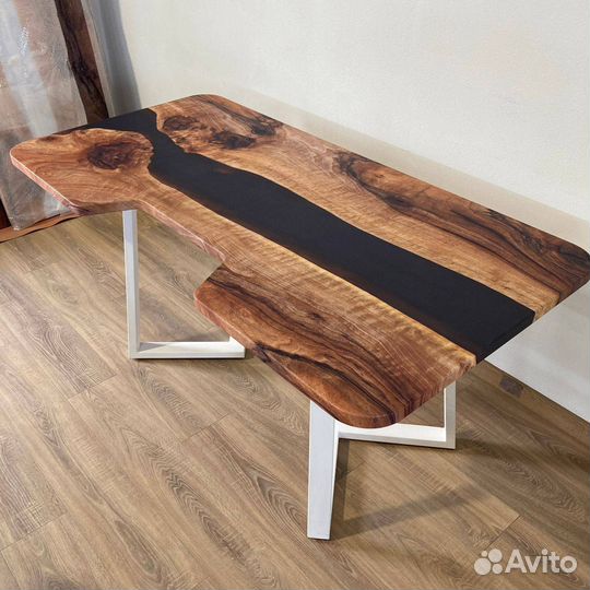 Письменный стол 'Complex Acceptance'