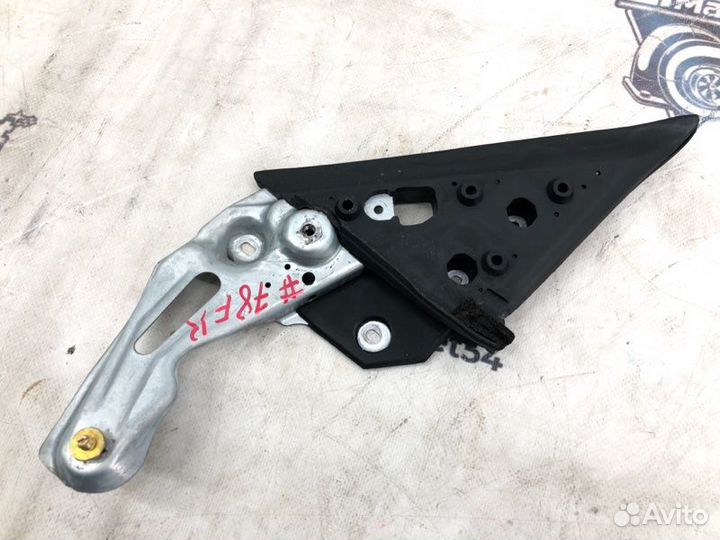 Уголок двери передний правый Subaru Forester SG5