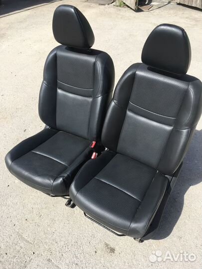 Сидения передние