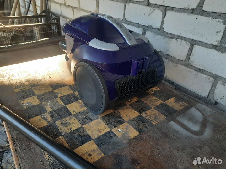 Пылесос LG 1600w