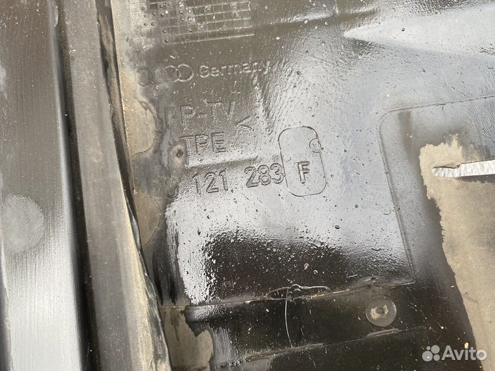 Воздуховод радиатора Audi A8 D3 левый