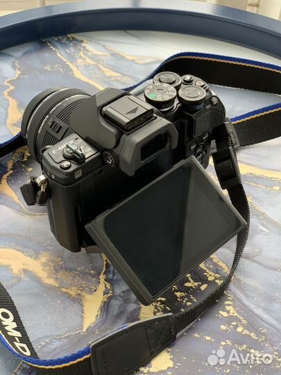 Olympus OM-D E-M10 Mark III kit + сумка + штатив