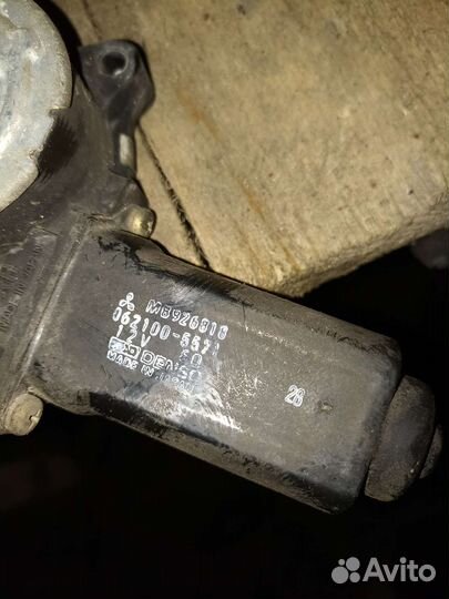 Стеклоподъемник передний правый Mitsubishi galant7