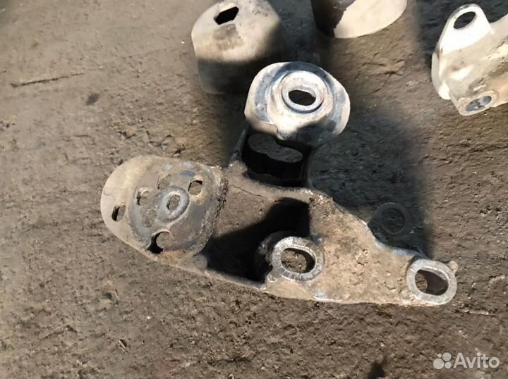 Крепление подушек Audi