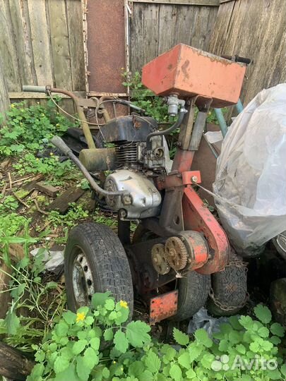 Два мотоблока с прицепом и навесными