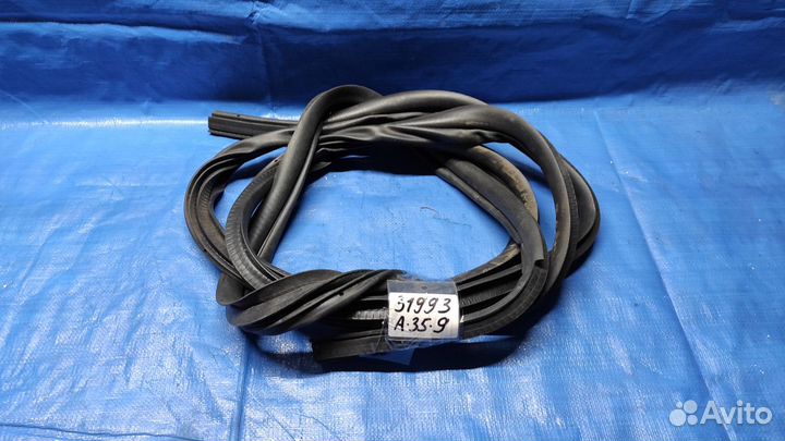 Б/У Уплотнитель двери Mitsubishi Outlander 3