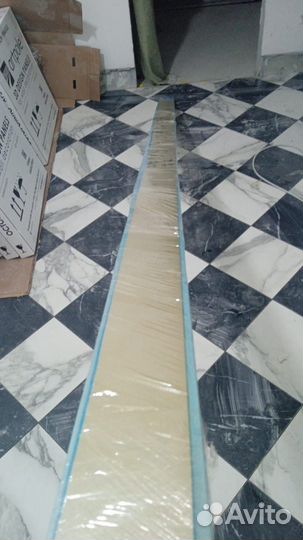 Латунный профиль на стену